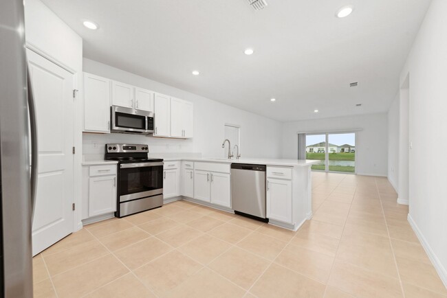 Building Photo - 4 Bedroom/2 Bath Home with WaterView in St...