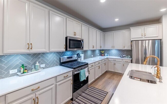 Building Photo - 2440 Berryville Ln