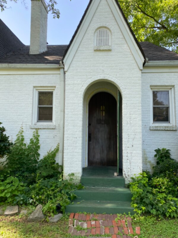 Building Photo - 612 W Spring St