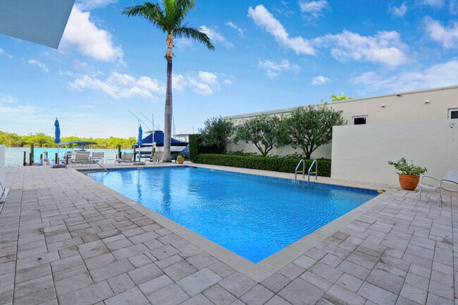 Building Photo - 375 S Beach Rd