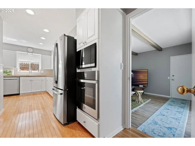 Building Photo - Charming 4-Bed Ranch Home with In-Ground P...
