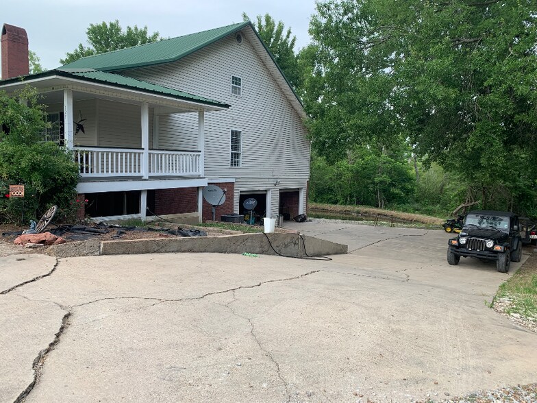 Building Photo - 127 Hoss Smith Rd