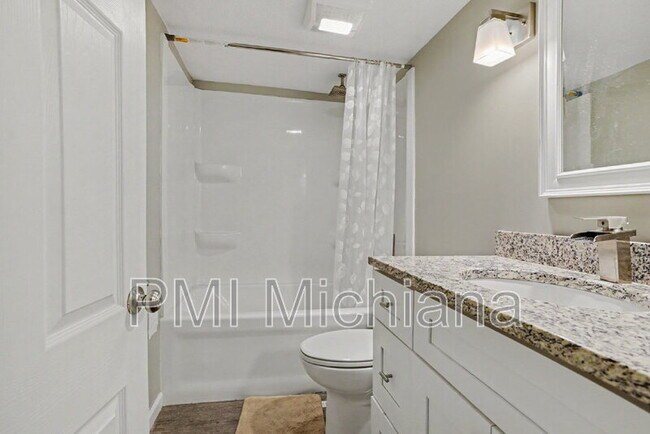 Building Photo - 15888 Muirfield Ct
