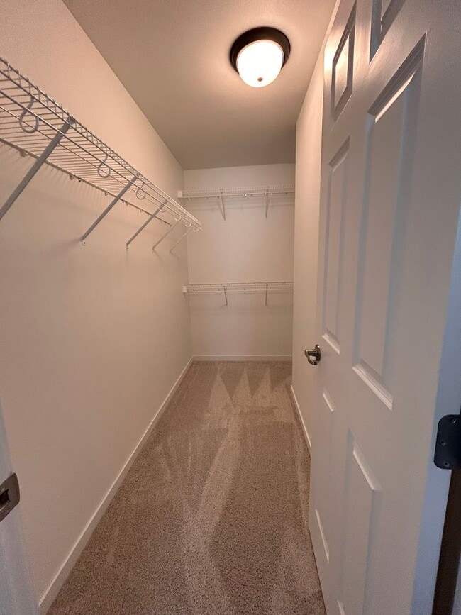 Building Photo - 3 Bed 3 Bath TownHome