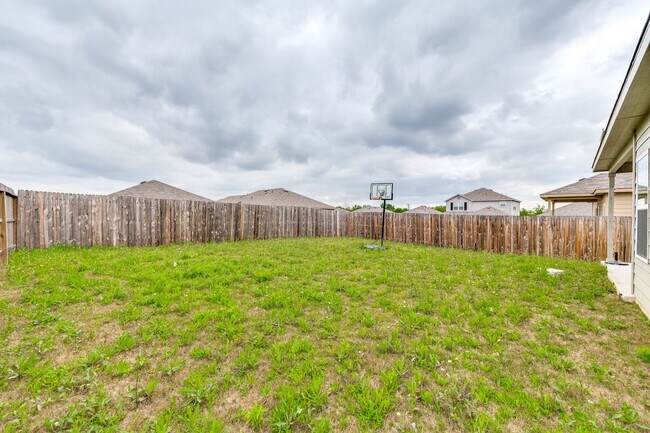Building Photo - 3-BEDROOM NEWER CONSTRUCTION IN CONVERSE