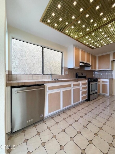 Building Photo - 127 Seaspray Way