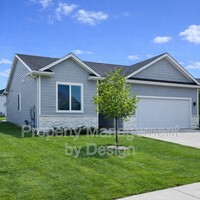 Building Photo - 835 SE Booth Ave