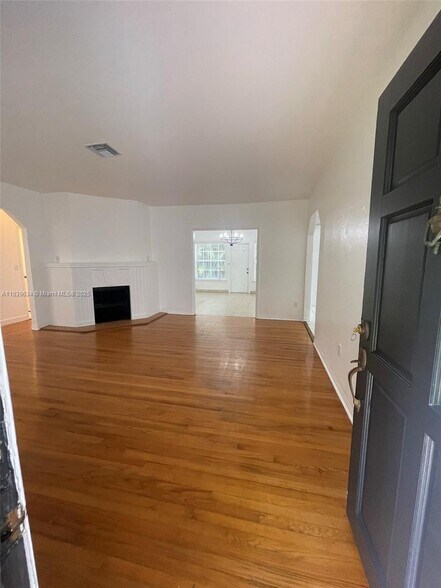 Building Photo - 845 Lorca St