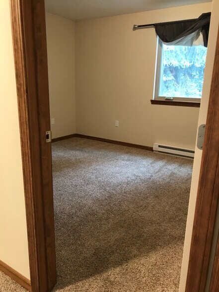 Building Photo - 4300 Crown Ave #4