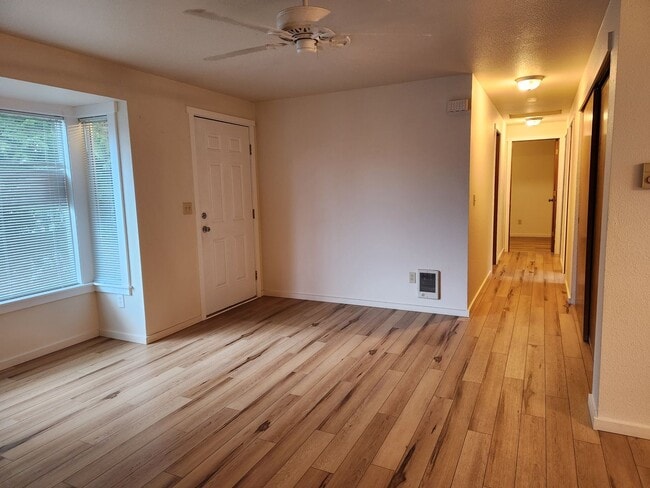 Building Photo - 3 Bedroom Rambler