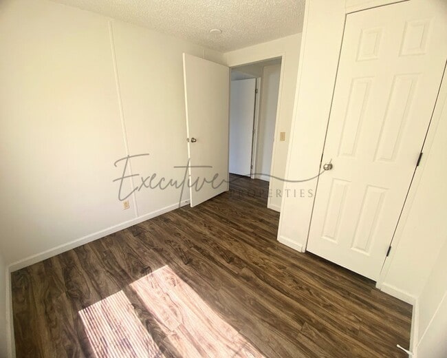 Building Photo - Move-In Ready 3BR, 1BA – Most Utilities Included in Rent!