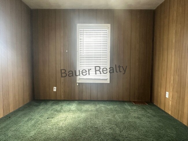 Building Photo - Three Bedroom, Country Setting