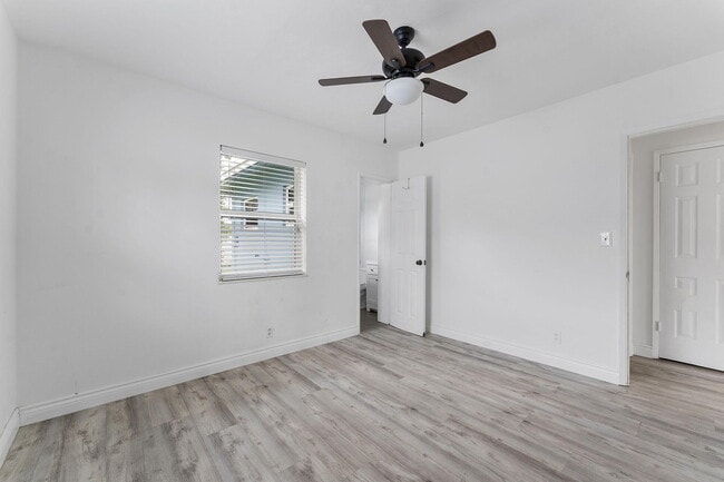 Building Photo - 430 NE 49th St