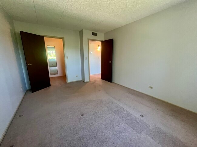 Building Photo - 3220 Sanders Rd