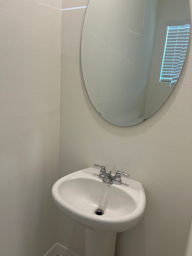 Building Photo - 1375 Isleta Lp