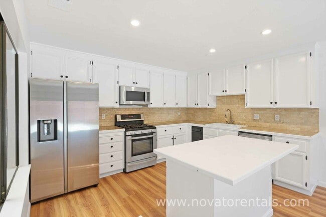 Building Photo - 205 Castle Ct