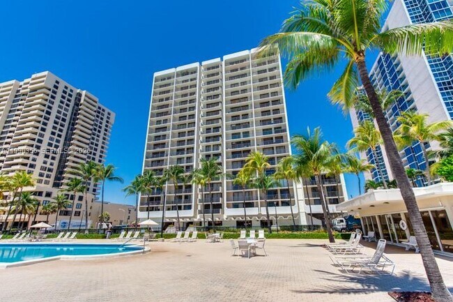 Building Photo - 2625 Collins Ave