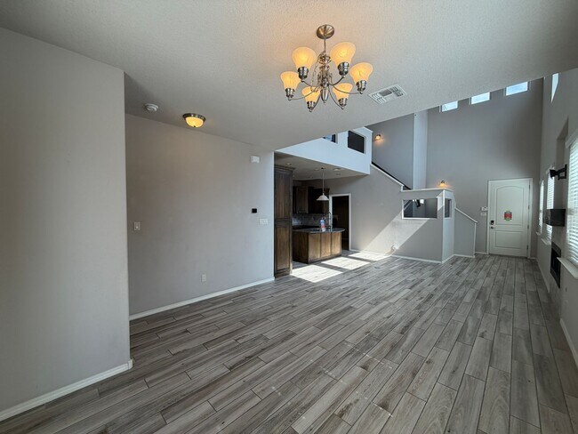 Building Photo - 7420 Tangerine Ct NE