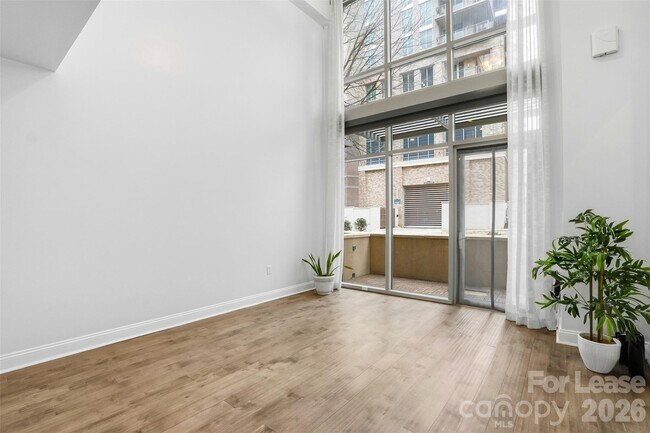 Building Photo - 701 Royal Ct