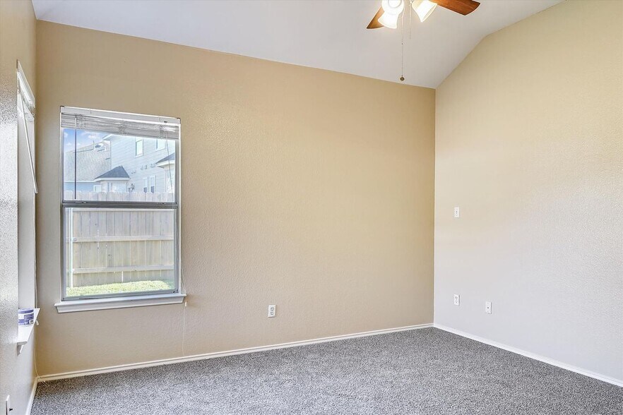 Building Photo - 2858 Southampton Way