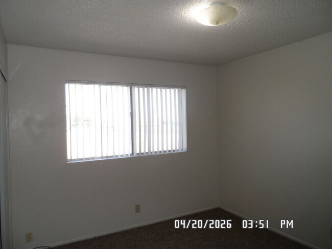 Building Photo - 16552 Vine St