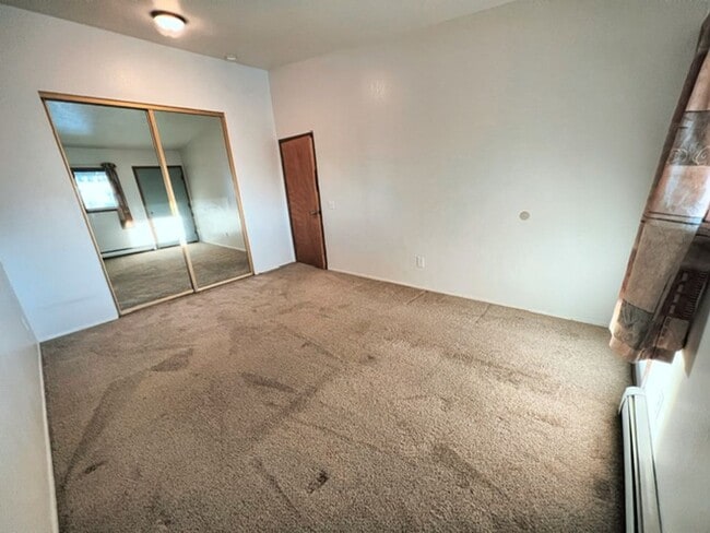 Building Photo - Spacious & Bright Top Floor Condo in East Anchorage, Close to Base + W/D In Unit!