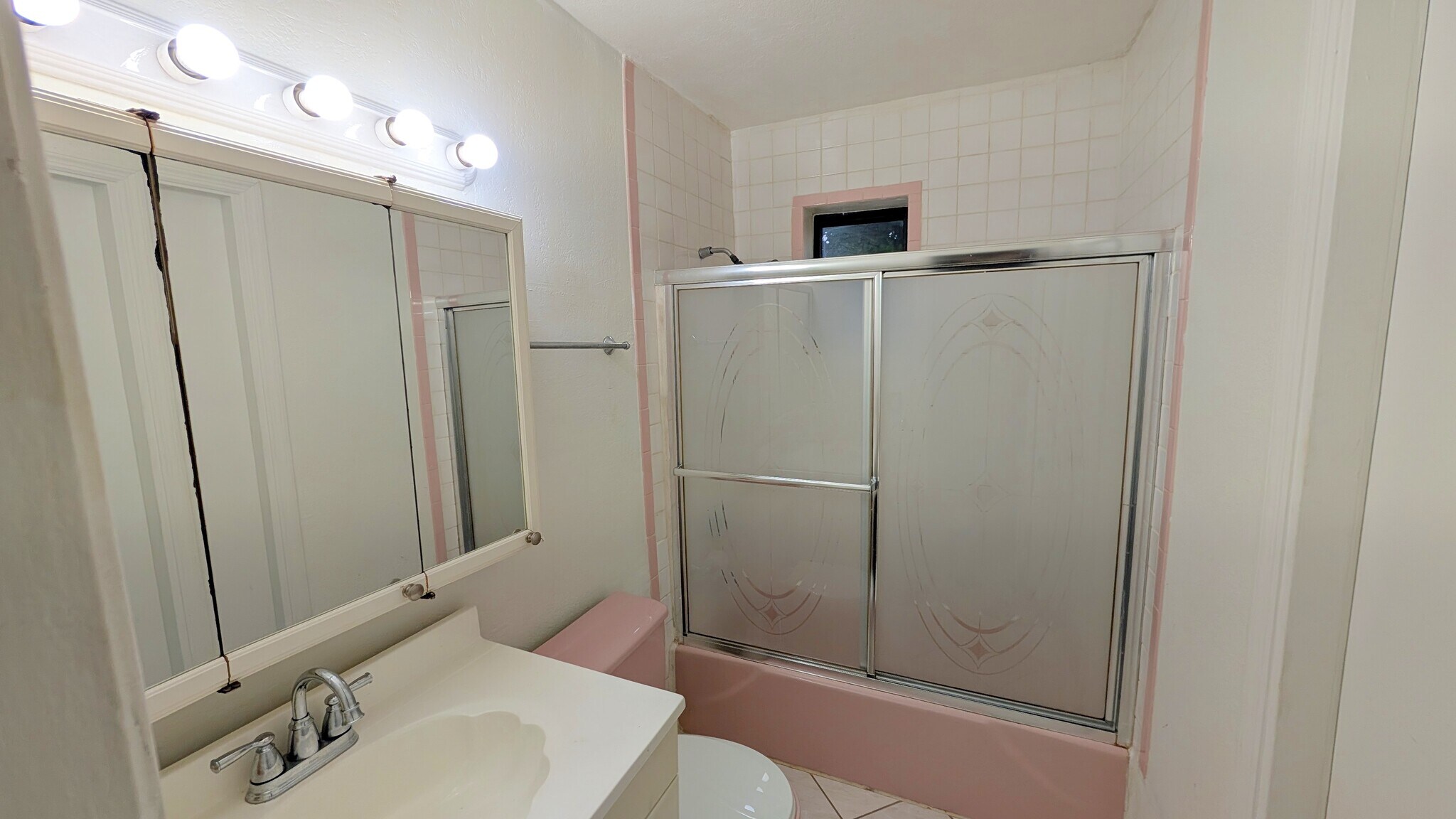 Building Photo - 2842 Van Buren St