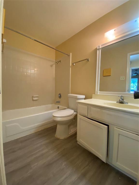 Building Photo - 9700 Leawood Blvd