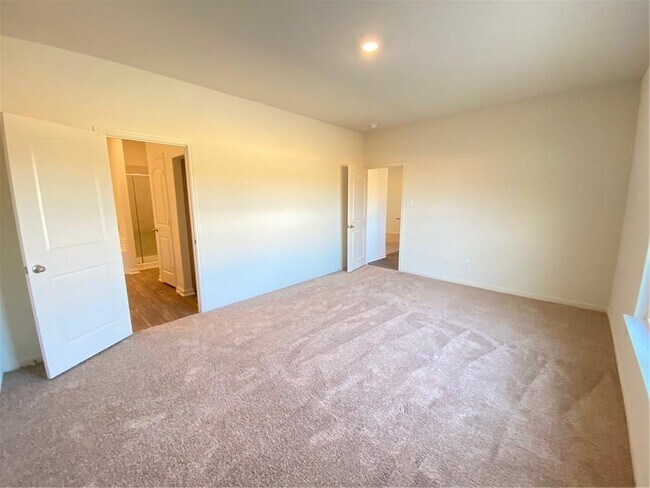 Building Photo - 116 Allington Cir