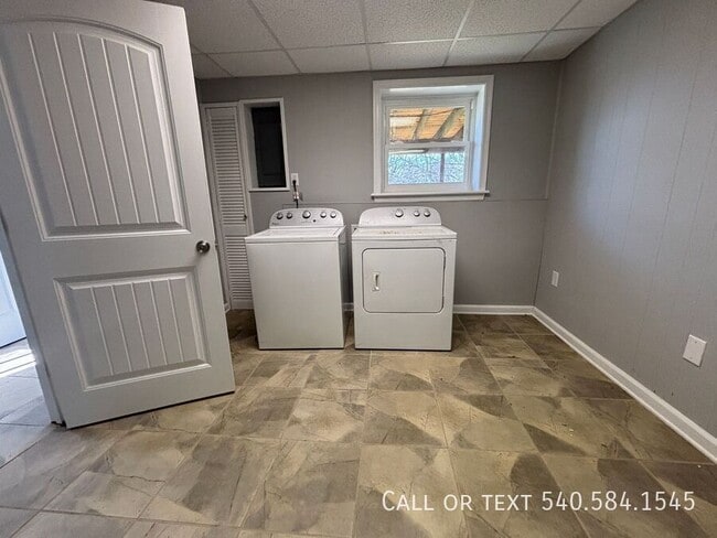 Building Photo - 449 Missimer Ln