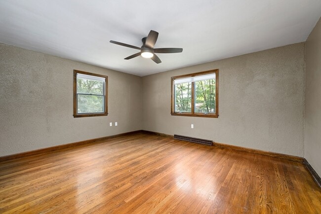 Building Photo - 47 Oriole Dr