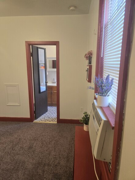 Building Photo - 1622 Bainbridge St