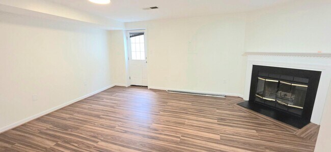Building Photo - 6008 Raina Dr