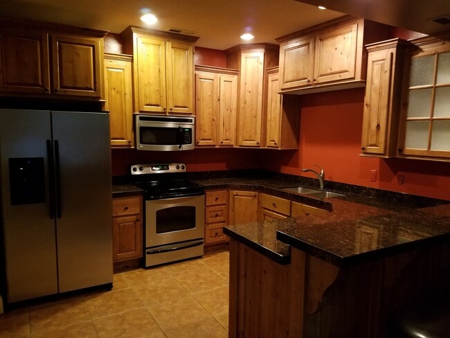 Building Photo - Beautiful Home in The Boulders