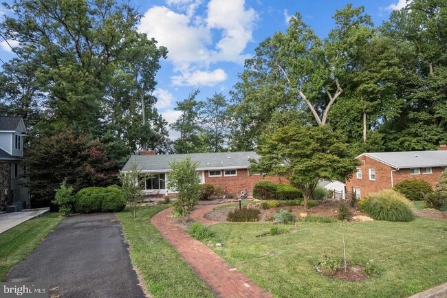 Building Photo - 2608 Sigmona St