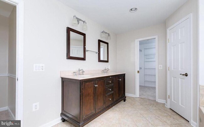 Building Photo - 12856 Fantasia Dr