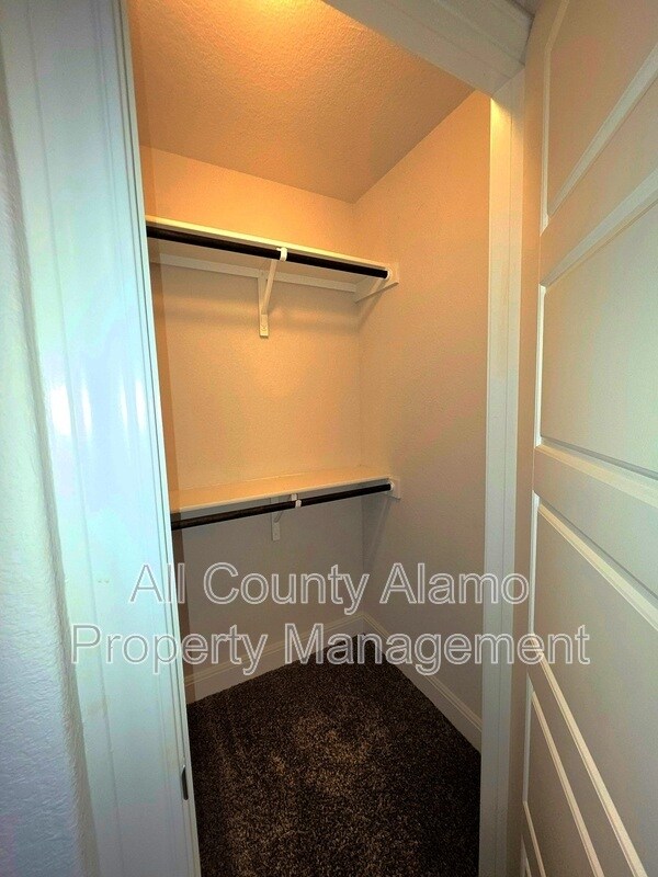 Building Photo - 216 Wexford