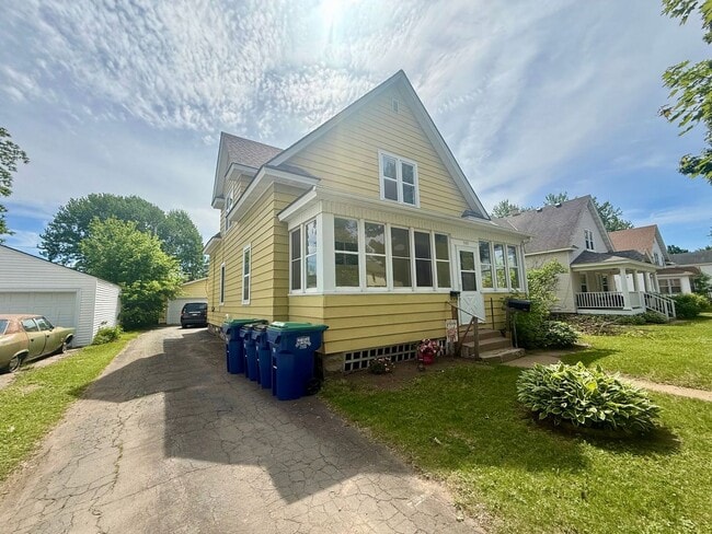 Building Photo - 909 S 6th Ave