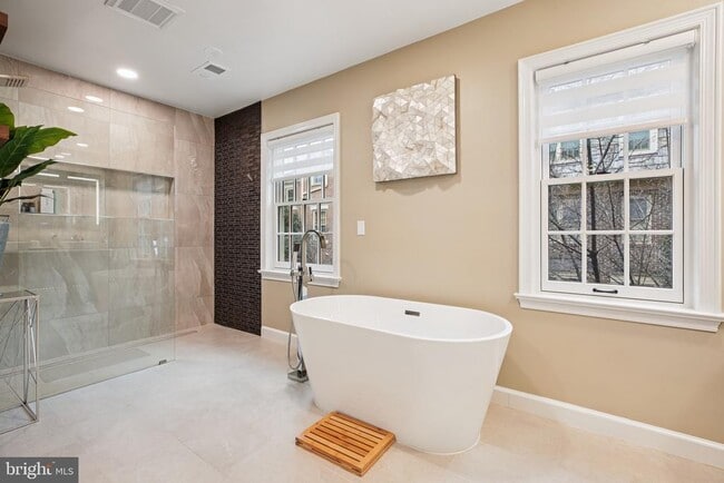 Building Photo - 4353 Westover Pl NW