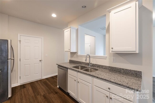 Building Photo - 146 S Bell Ave