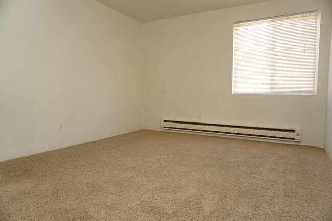 Building Photo - Spacious 2 Bedroom Condo