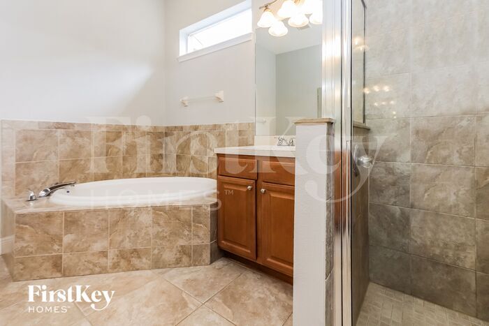 Building Photo - 663 Breezeway Ct