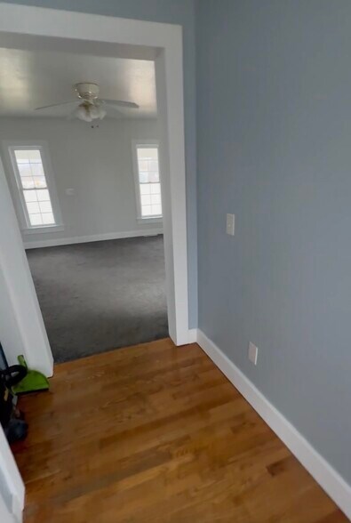 Building Photo - 4689 Center St