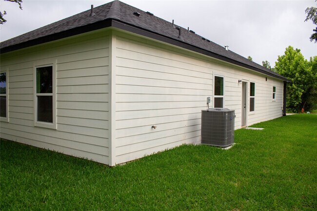 Building Photo - 106 Runnels St