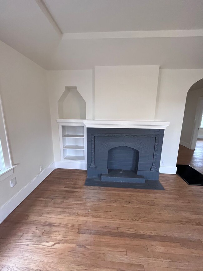 Building Photo - Super Charming - Wood Floors Throughout