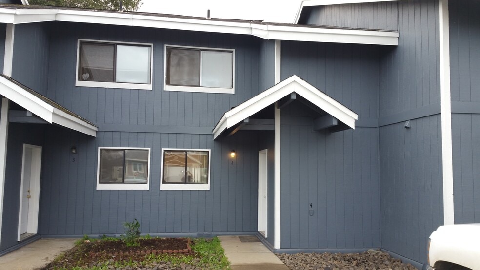 Primary Photo - 184 Palace Cir