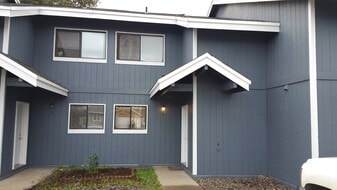 Building Photo - 184 Palace Cir