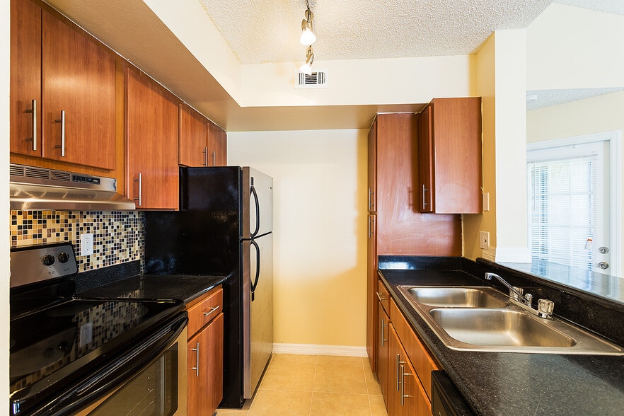 Building Photo - 421 Fountainhead Cir