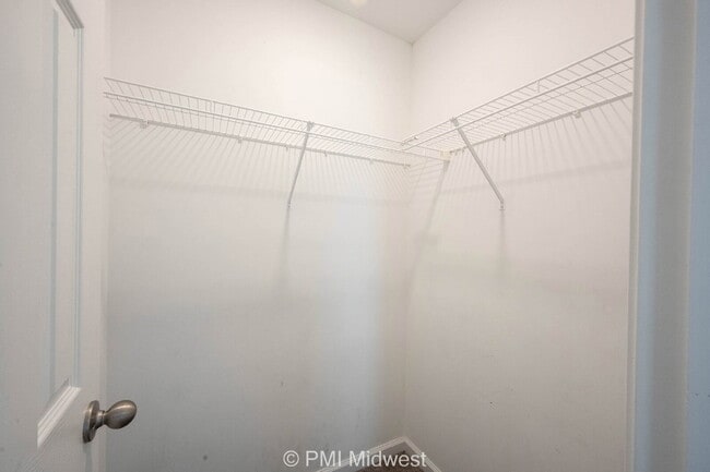 Building Photo - 3975 Fenwick Ln