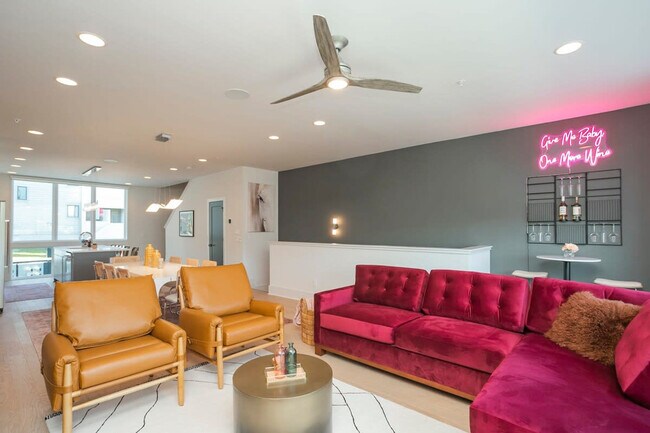 Building Photo - 400 33rd Ave N